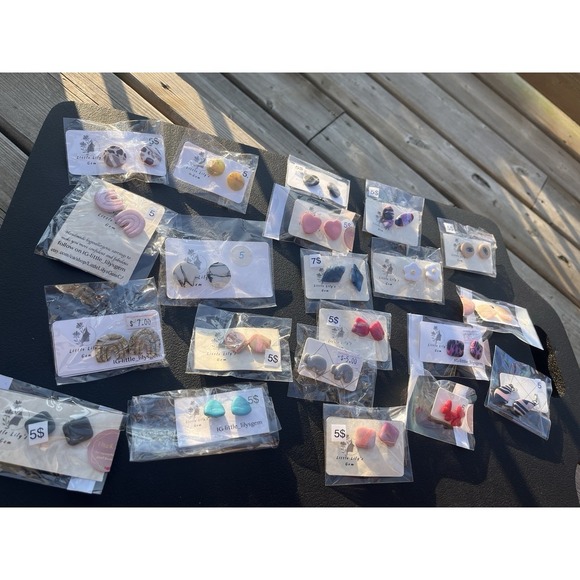 *Get the bundle for your buyer’s Christmas gifts *Stud Earrings lot 21 Pairs - Picture 2 of 16